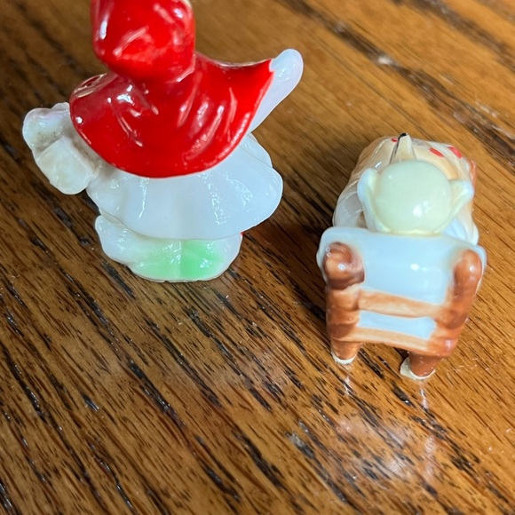 Little red riding hood in big bad wolf miniature figurines 1960s nursery rhyme - Picture 5 of 11